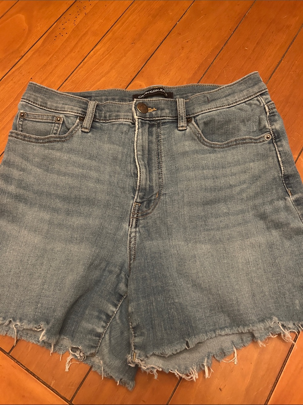 Calvin Klein Jeans Light Wash Frayed Hem Denim Shorts Size 27